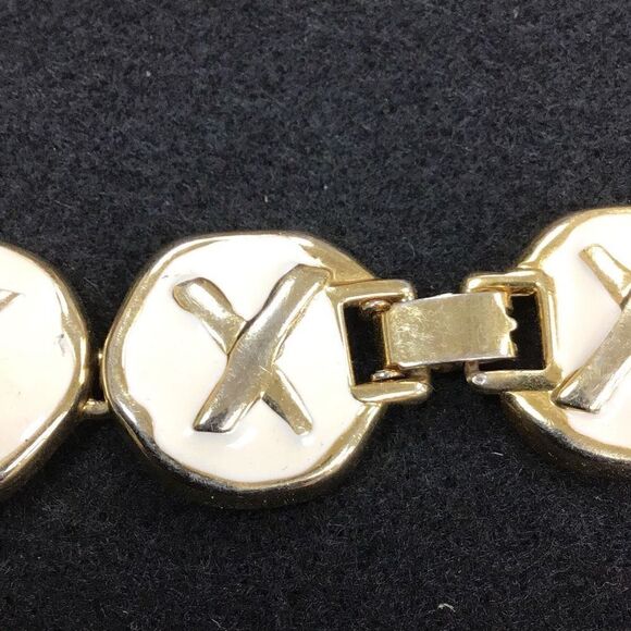 Necklace, beautiful, gold, and cream x’s & o’s Unknown maker from estate sale - Picture 4 of 4